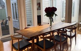 Spacious Self Contained House Walking Distance-Cbd